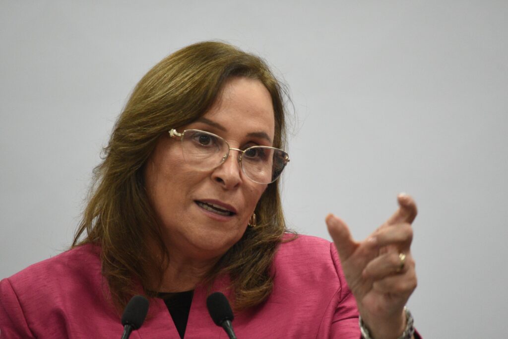 Rocío Nahle justificó el aumento al pasaje en Xalapa.