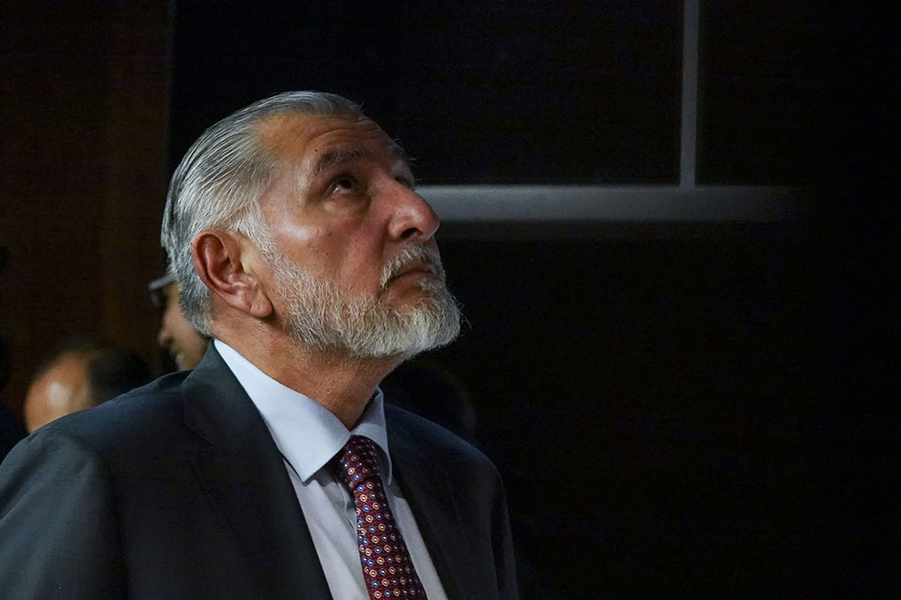 Adán Augusto López Hernández durante mensaje de renuncia como coordinador de Morena en el Senado