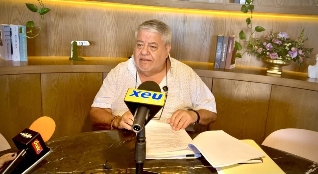 Senador Manuel Huerta durante mensaje sobre el transporte público en Veracruz