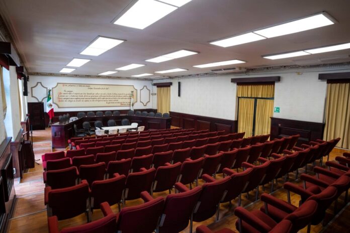 Cabildo municipal en Veracruz ante posible reducción de regidurías por reforma electoral 2026.