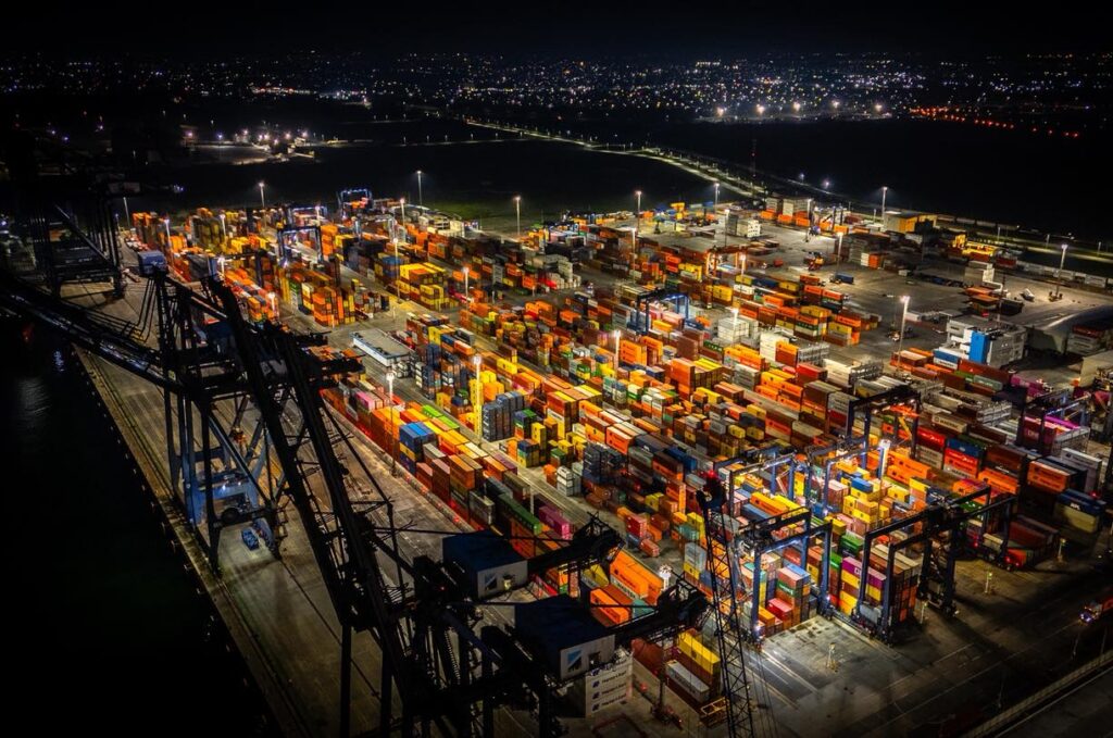Vista del puerto de Veracruz, México, con grúas de carga, foco estratégico ante nueva política de seguridad de EE.UU.