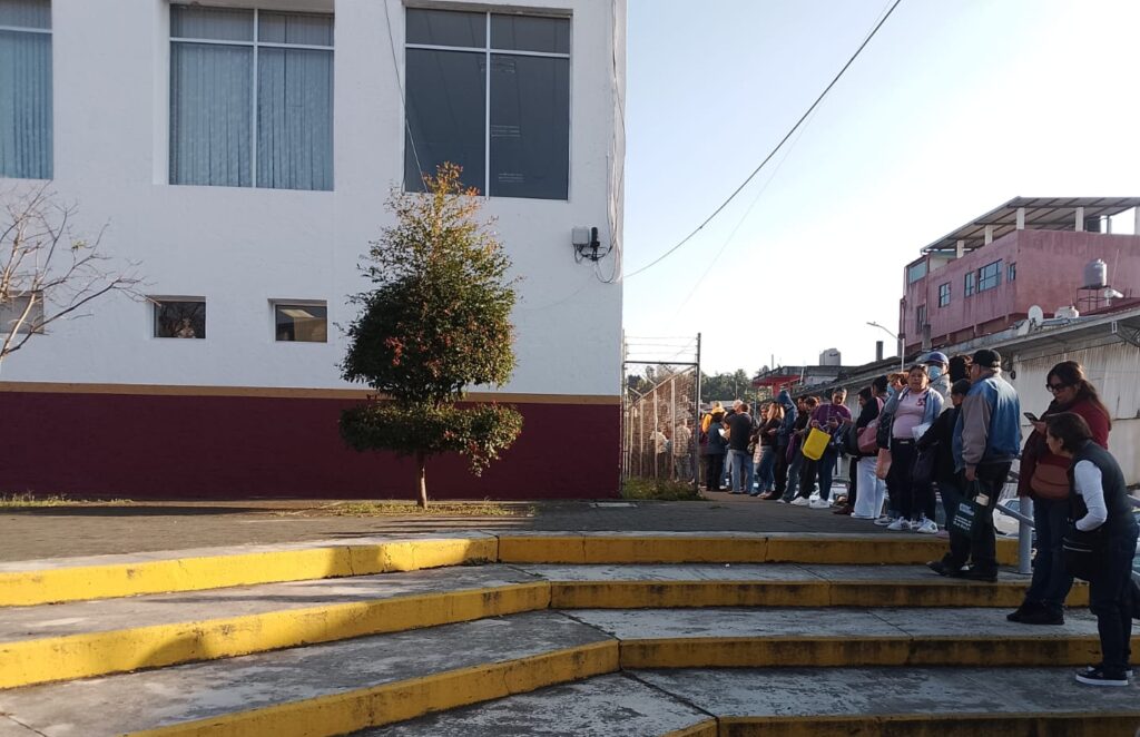 Clínica del ISSSTE en Xalapa donde se exige cubrebocas para ingresar