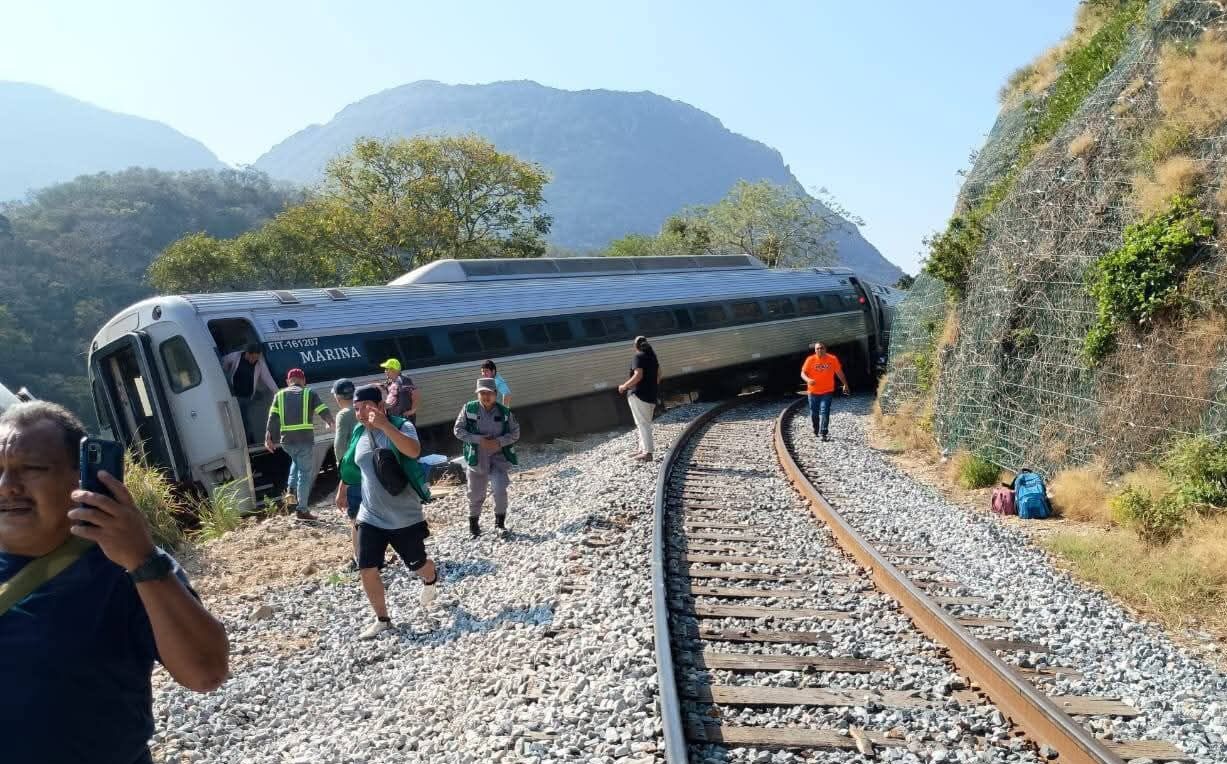 Accidente de tren en el Istmo deja tres veracruzanos muertos y tres hospitalizados