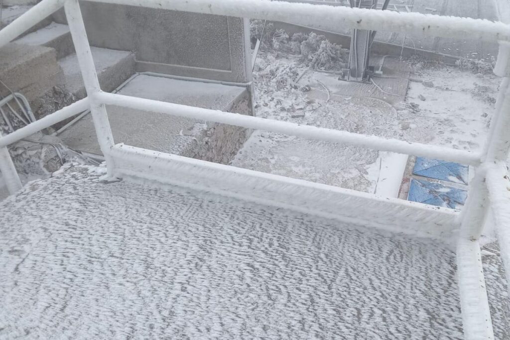 Vista del Cofre de Perote cubierto por cencellada la mañana del 11 de enero de 2026