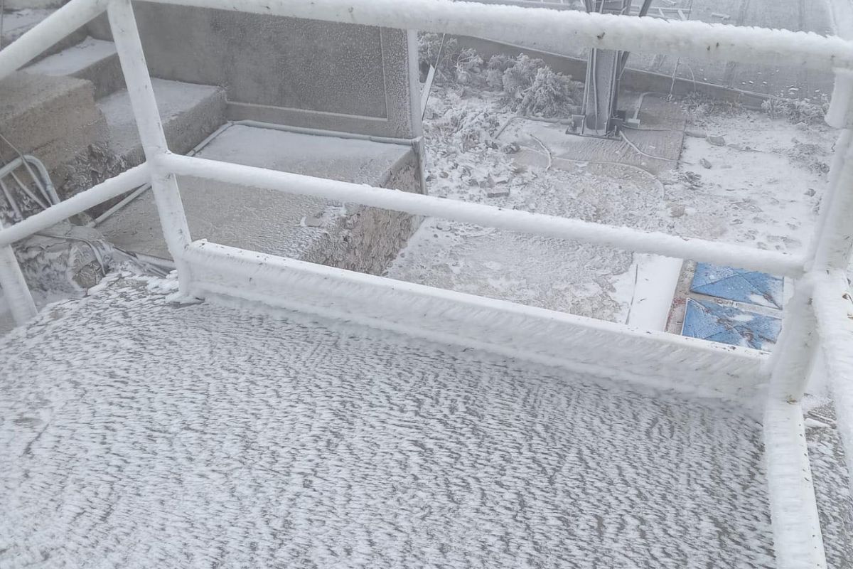 Vista del Cofre de Perote cubierto por cencellada la mañana del 11 de enero de 2026