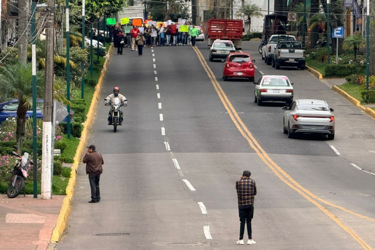 Educadores comunitarios del Conafe protestan en Xalapa por pago de bono y mejores condiciones laborales