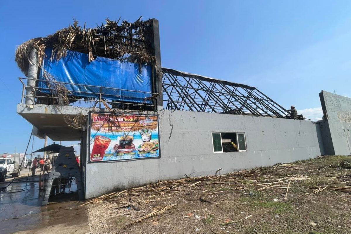 Restaurante El Calamar en llamas tras ataque armado en Coatzacoalcos