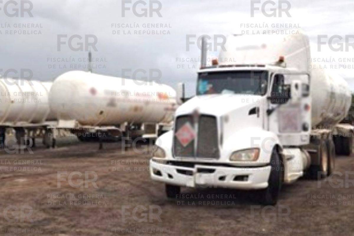 Vehículos y combustible asegurados en cateos en Isla y Pánuco, Veracruz