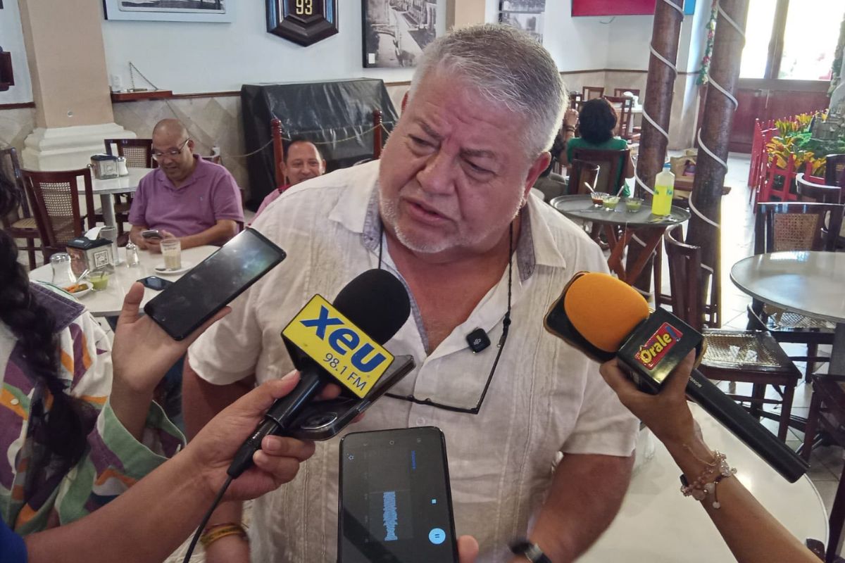 Senador Manuel Huerta en conferencia sobre ingreso de tropas de EE.UU.