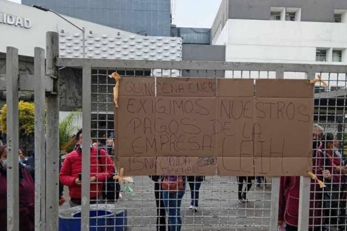 Trabajadores de limpieza protestan en Xalapa por falta de pago, 2026