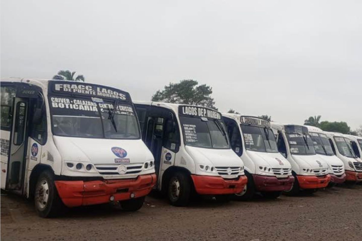 Camiones urbanos detenidos en terminal de Veracruz por paro de transportistas