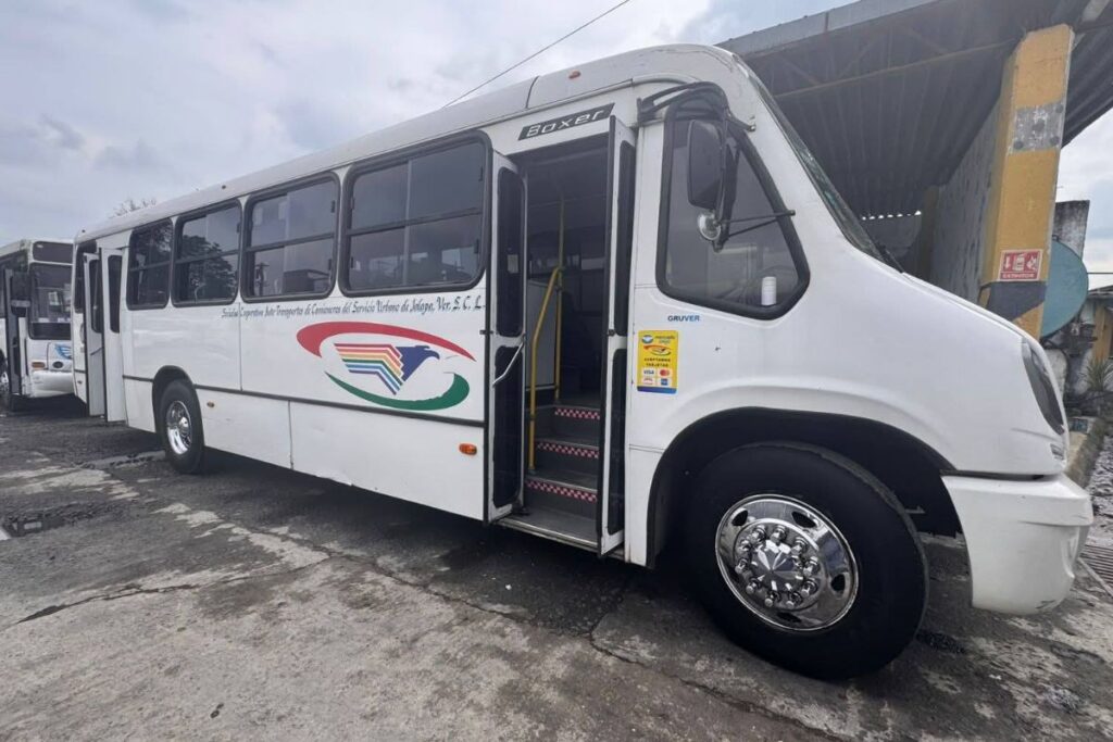 Unidad de transporte público en Xalapa en ruta urbana, enero 2026