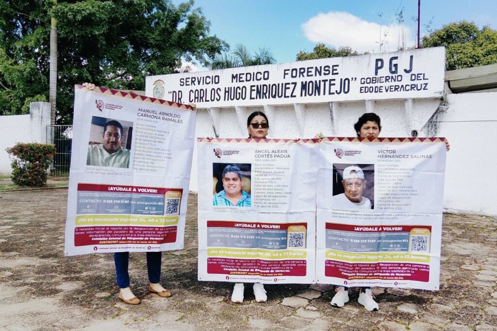 Madres buscadoras reclaman información frente a fosa en Cocuital, Jáltipan