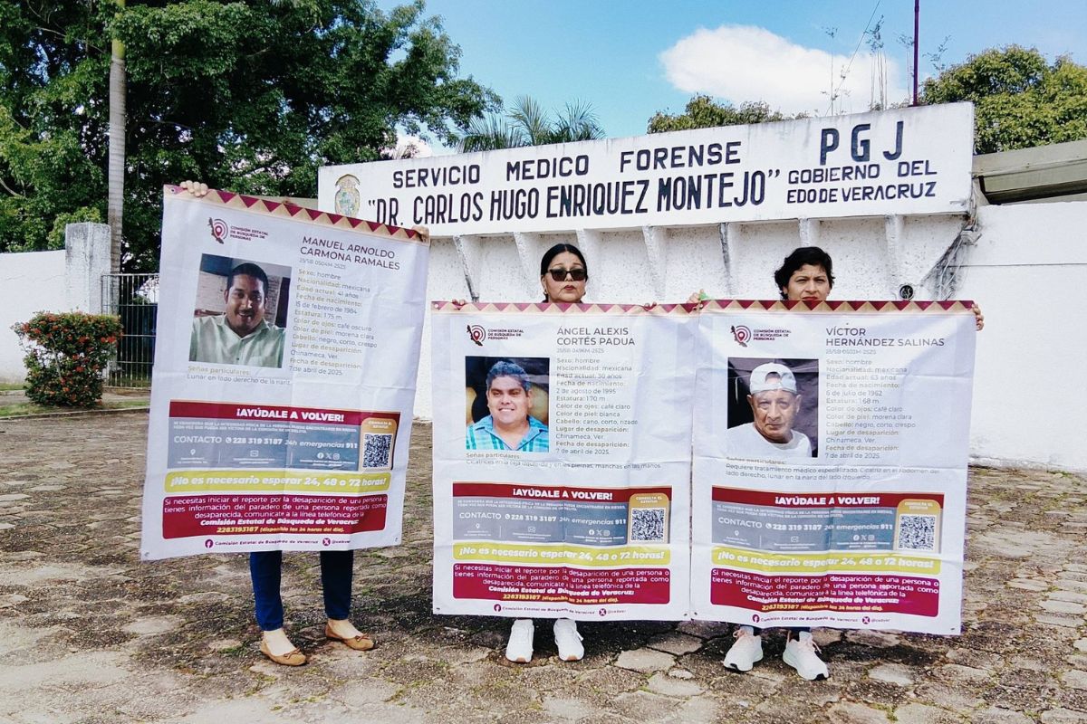 Madres buscadoras reclaman información frente a fosa en Cocuital, Jáltipan