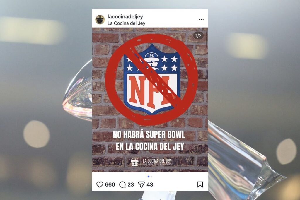 Cartel de restaurante de Xalapa que anuncia que no transmitirá el Super Bowl en apoyo a la comunidad migrante