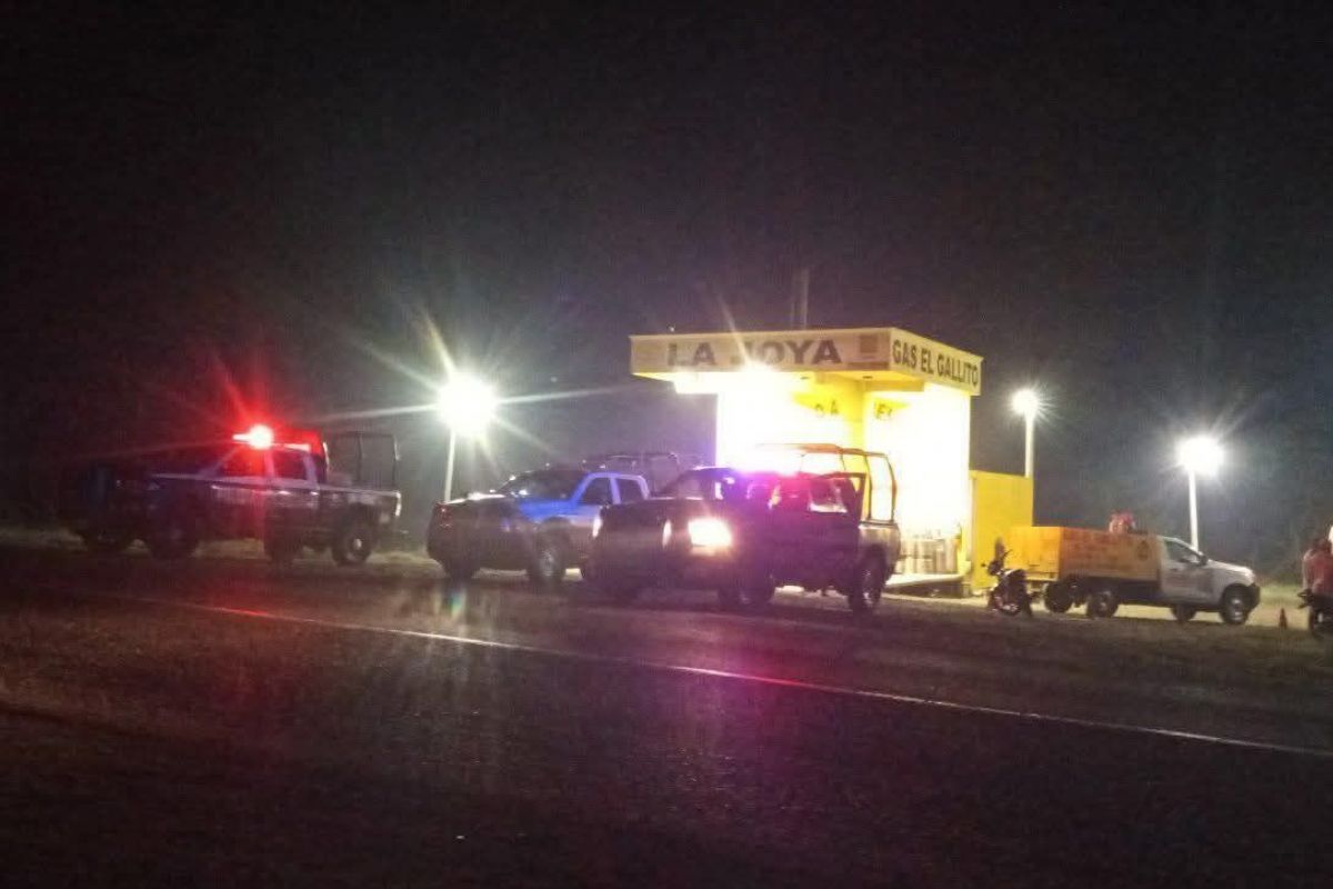 Patrullas policiacas en operativo tras asalto en Hueyapan y hallazgo en Lerdo de Tejada, Veracruz.