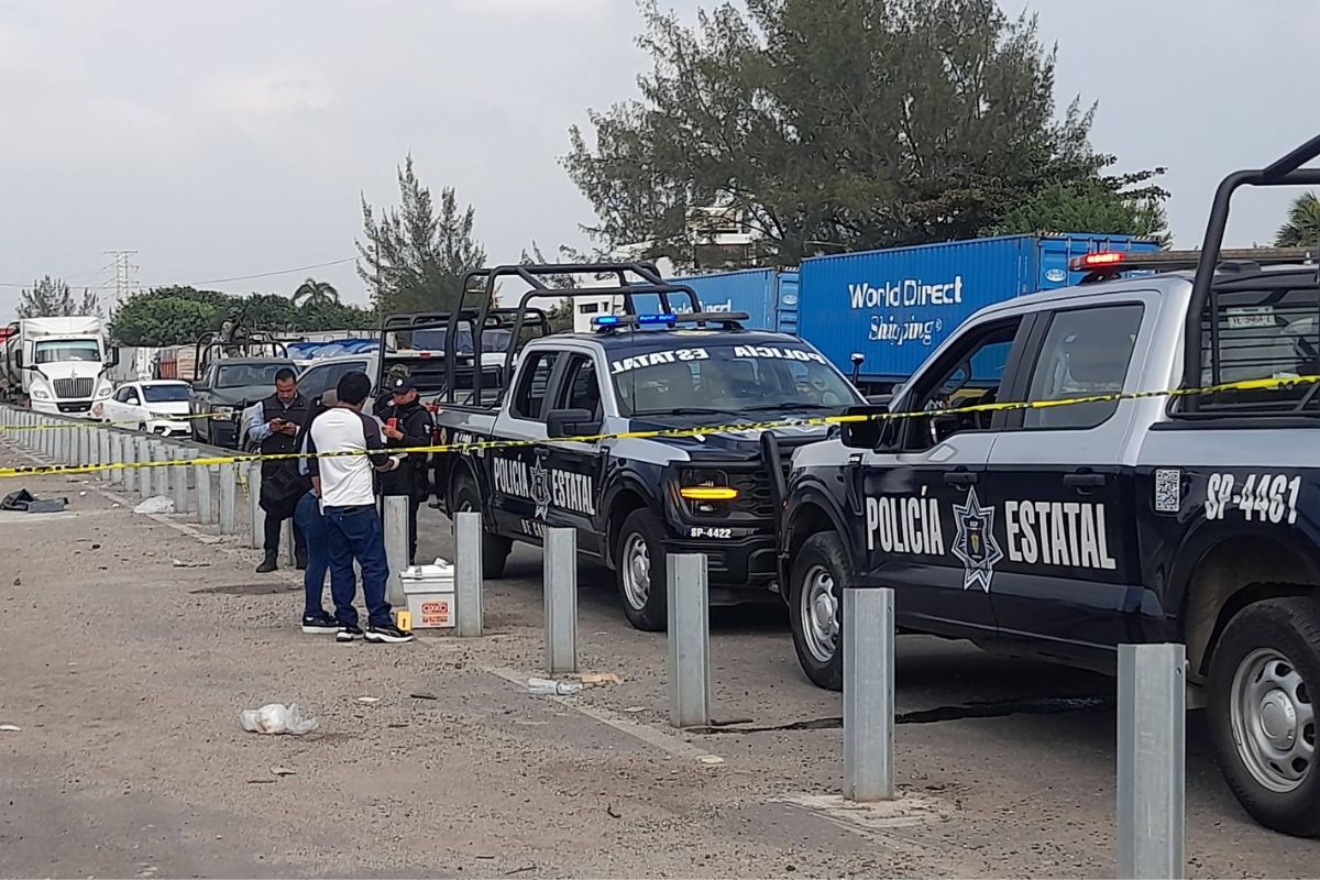 Operativo de seguridad en carretera Costera del Golfo en Coatzacoalcos por hallazgo de restos humanos