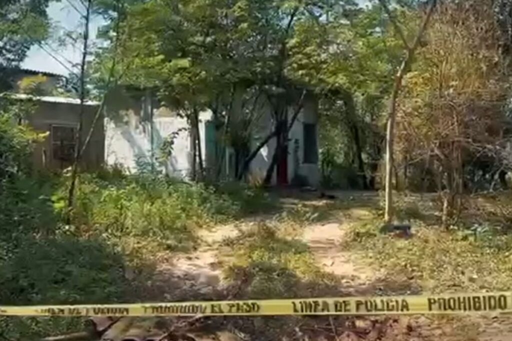 Operativo en fosa clandestina donde exhuman cuerpos en Jáltipan, Veracruz