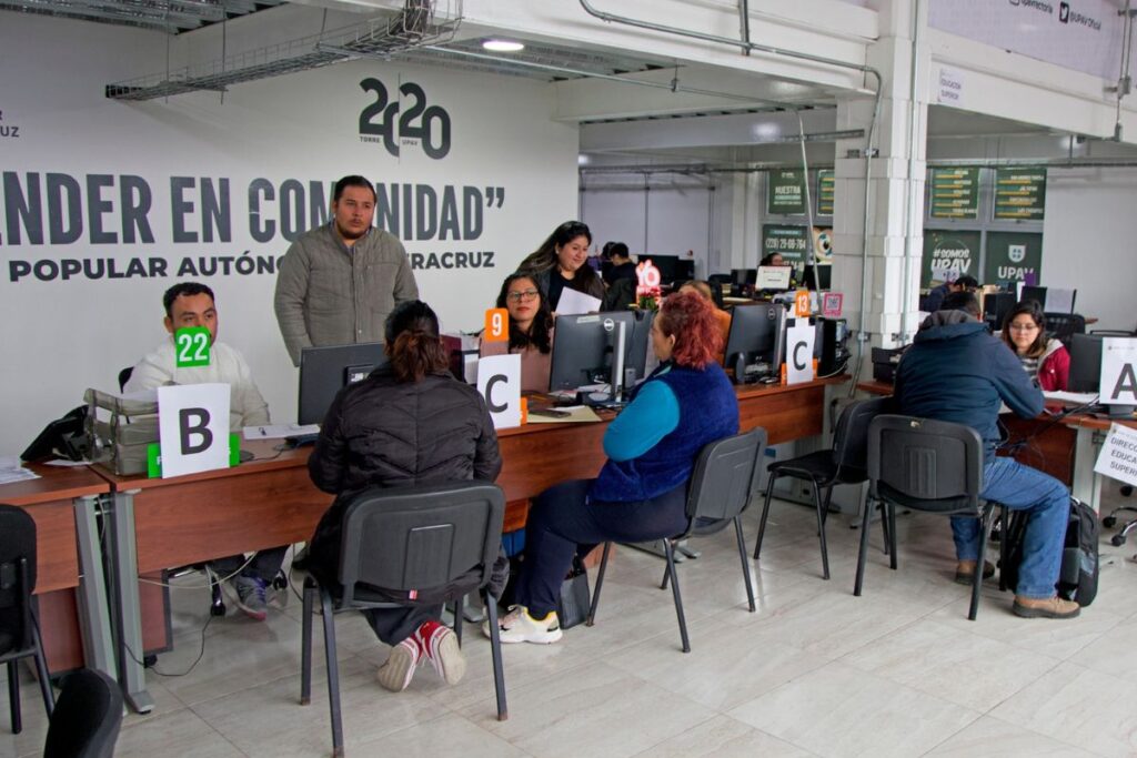 Docentes y directivos de la UPAV acuden a módulos regionales para validar expedientes en Veracruz, febrero 2026