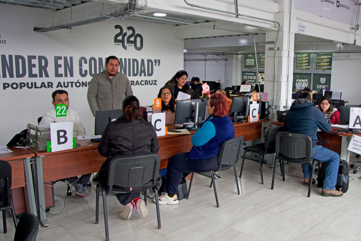 Docentes y directivos de la UPAV acuden a módulos regionales para validar expedientes en Veracruz, febrero 2026