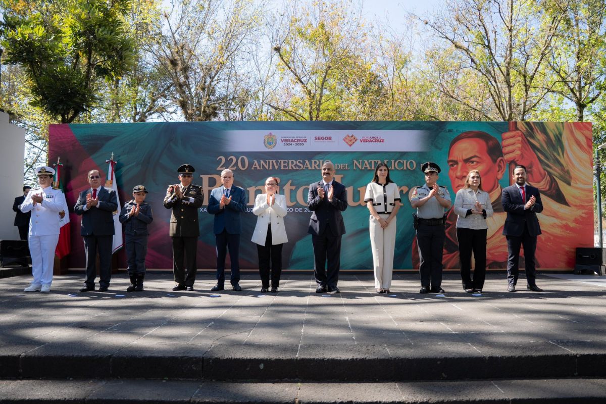 Ricardo Ahued durante acto en el Parque Juárez de Xalapa.