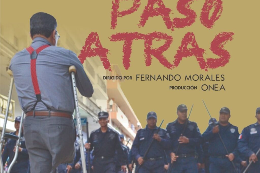 Protesta de jubilados en Veracruz en 2015 reprimida por policías frente a Palacio de Gobierno.