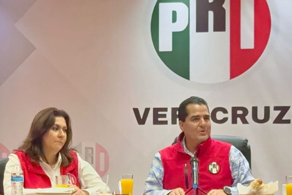 Dirigentes del PRI Veracruz en conferencia donde proponen alianza con PAN y MC.