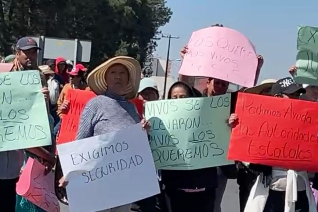 Bloqueo carretero en Perote por desaparición de autoridades ejidales en Tenextepec.