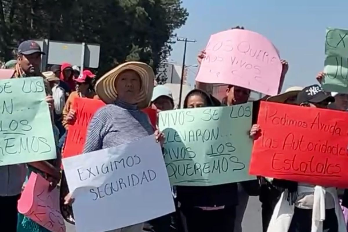 Bloqueo carretero en Perote por desaparición de autoridades ejidales en Tenextepec.