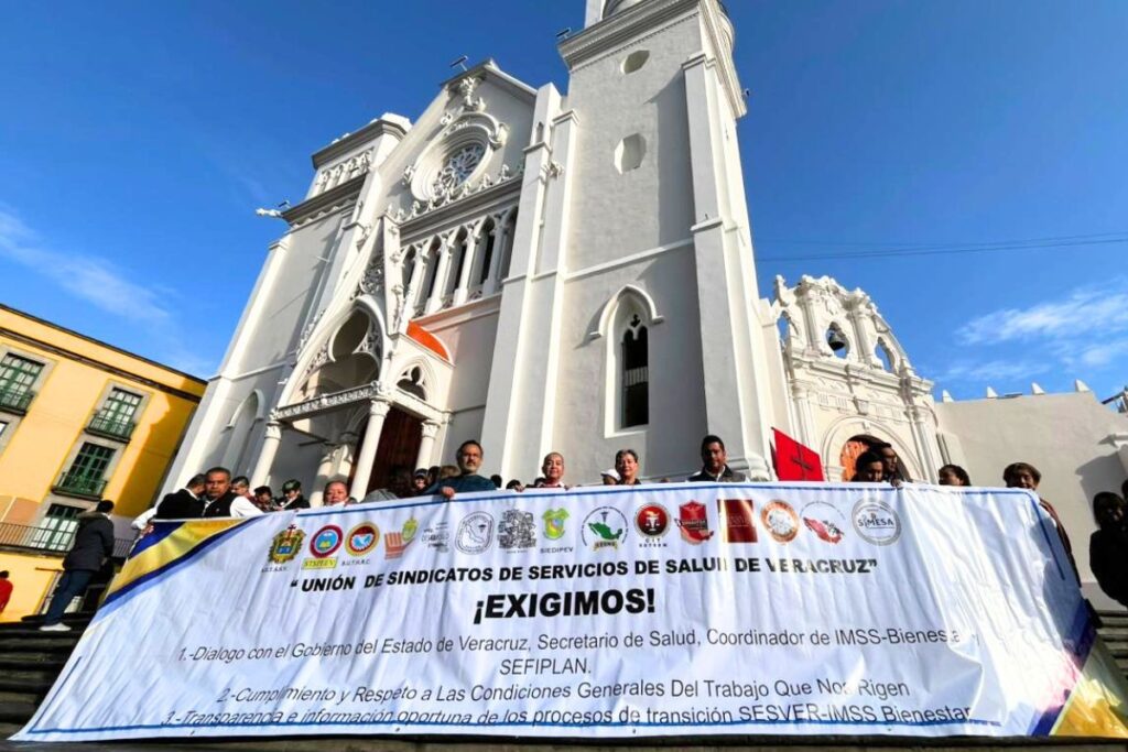 Sindicatos de Salud protestan en oficinas de SESVER en Xalapa Veracruz