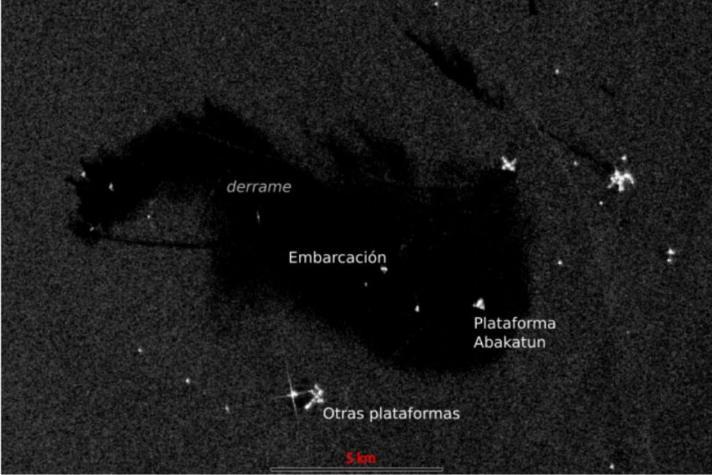 Derrame de petróleo de 50 km² en el Golfo de México captado por imágenes satelitales cerca de Abkatún.