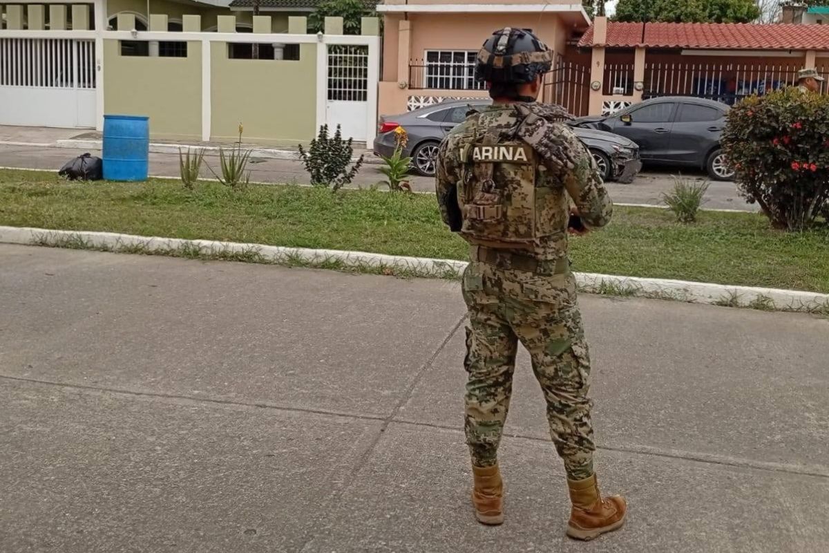 Escena de ataque armado en colonia de Tuxpan donde un hombre murió y otro resultó herido.