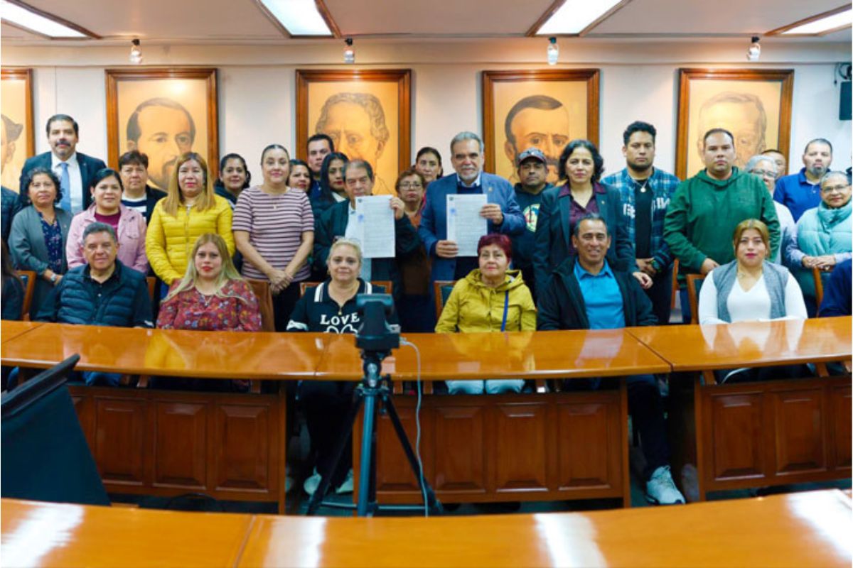 Firma de acuerdo entre Universidad Veracruzana y SETSUV para evitar la huelga 2026.