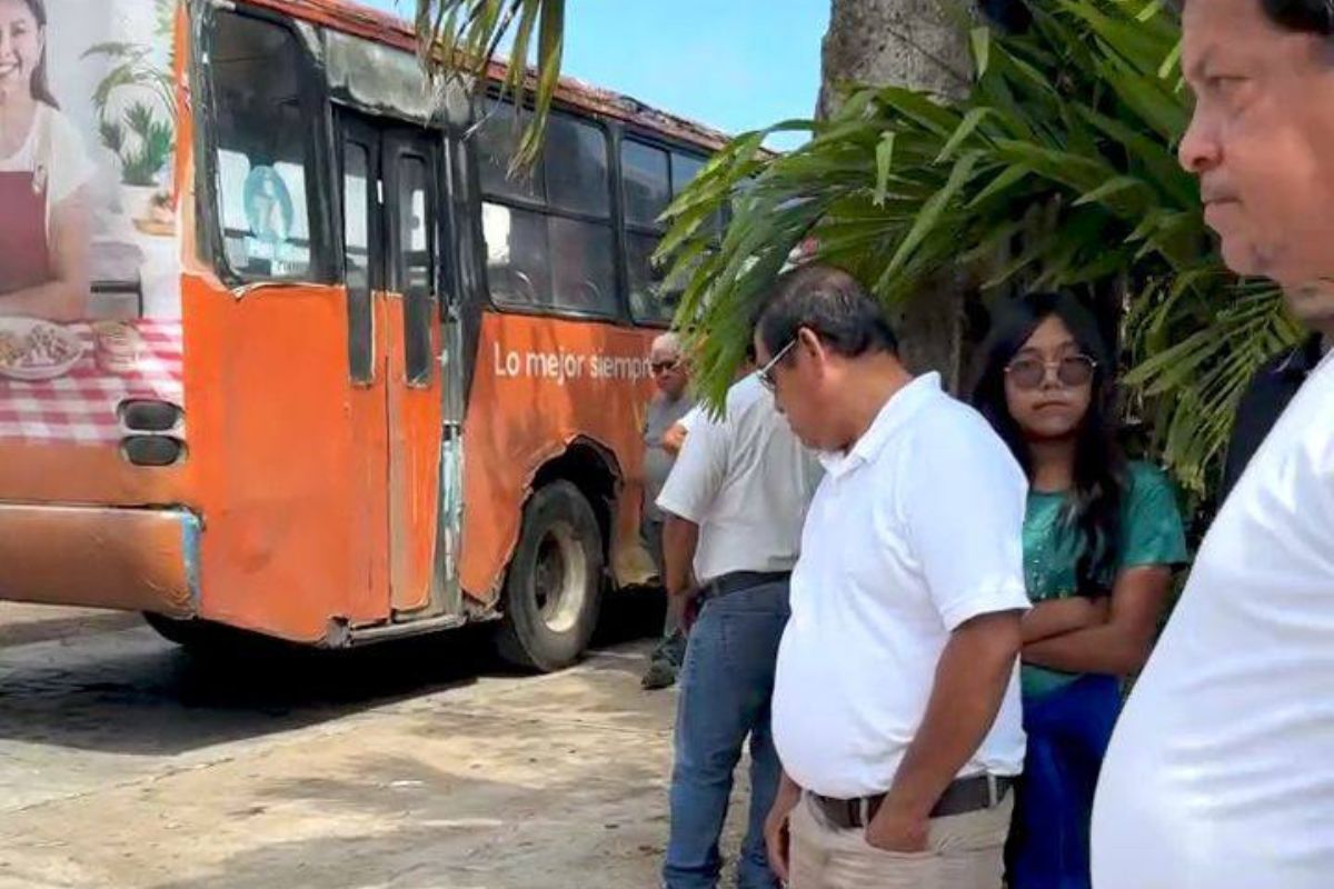 Choferes de transporte urbano protestan en Coatzacoalcos por impacto del sistema Quetzalli