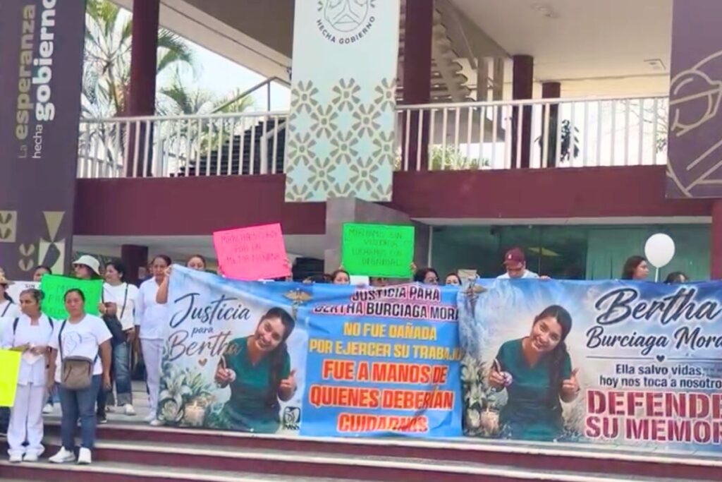 Marcha en Poza Rica por la doctora Bertha Burciaga tras ataque armado en autopista México Tuxpan