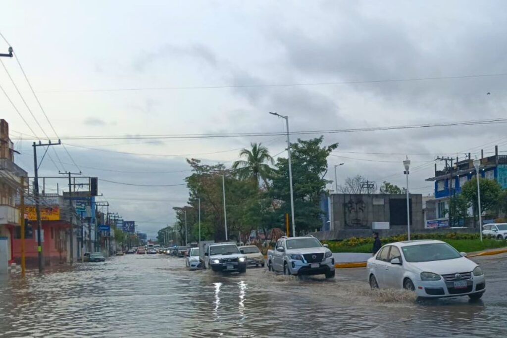 Inundaciones en Poza Rica por desbordamiento del río Cazones tras lluvias intensas