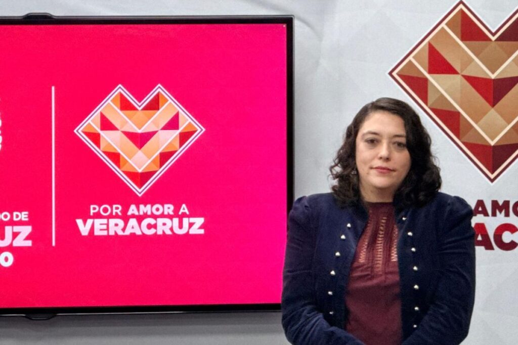 Operativo de seguridad en playas de Veracruz durante Semana Santa con presencia de turistas y cuerpos de emergencia