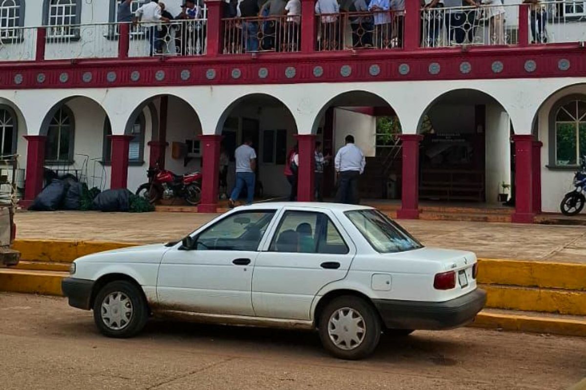 Conflicto en Pajapan por recursos de Minzapan y toma del palacio municipal