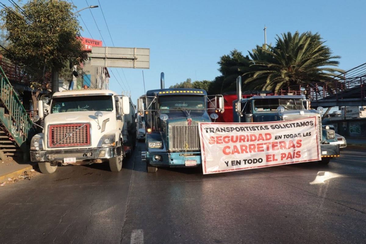 Bloqueos de transportistas en carreteras de Veracruz que afectan rutas hacia Puebla y el sur