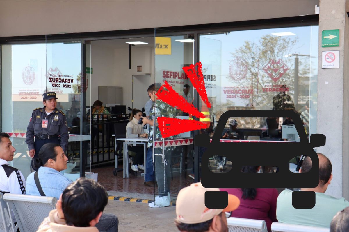 Vehículos realizando trámite de reemplacamiento en Veracruz 2026 en oficina estatal