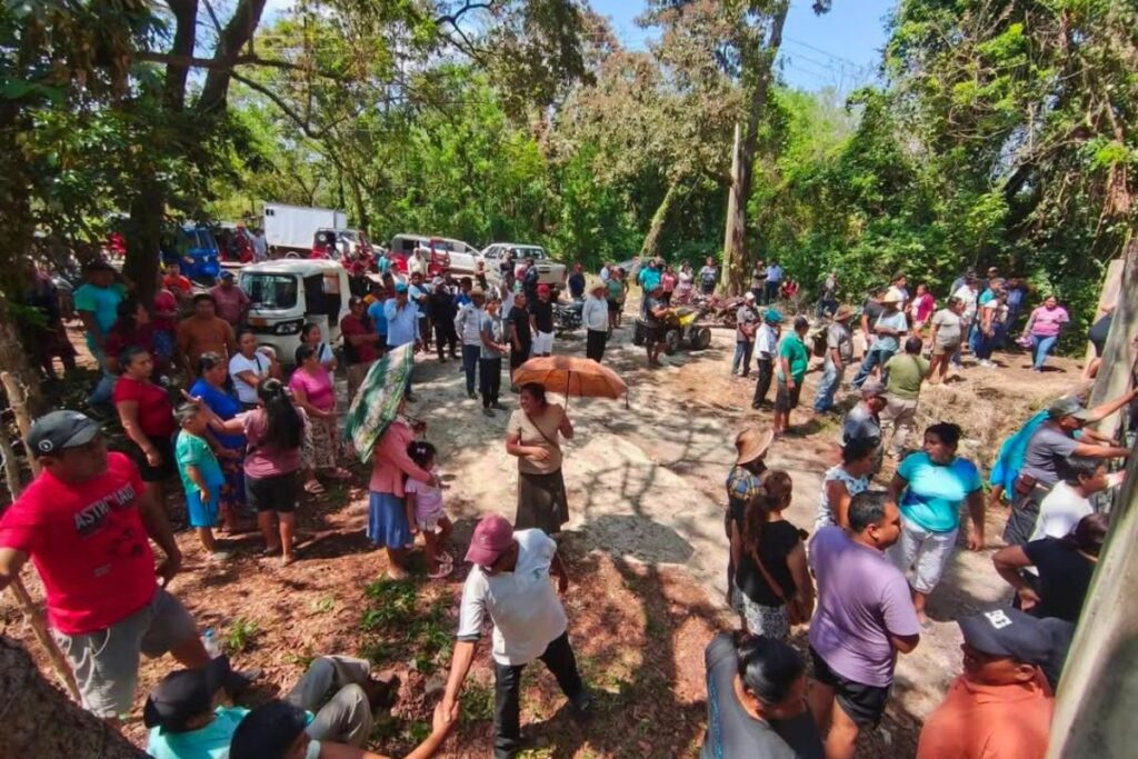 Protesta en Tatahuicapan por crisis municipal y conflicto con autoridades del Congreso de Veracruz