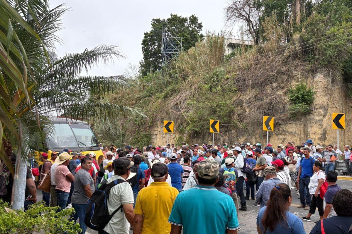 Bloqueo hoy en el puente de Tuxpan por pescadores que exigen apoyos tras derrame
