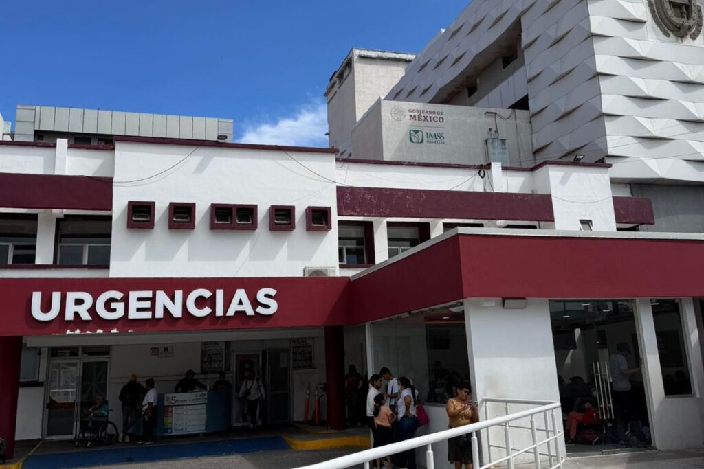 Pacientes y personal denuncian crisis de salud en hospitales públicos de Veracruz