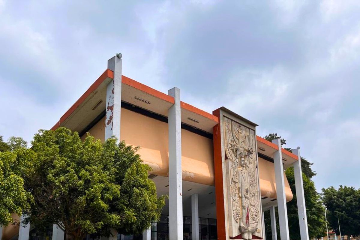 Escuela Normal Veracruzana Enrique C. Rébsamen en Xalapa tras la publicación del decreto que la reconoce como Benemérita y Centenaria.