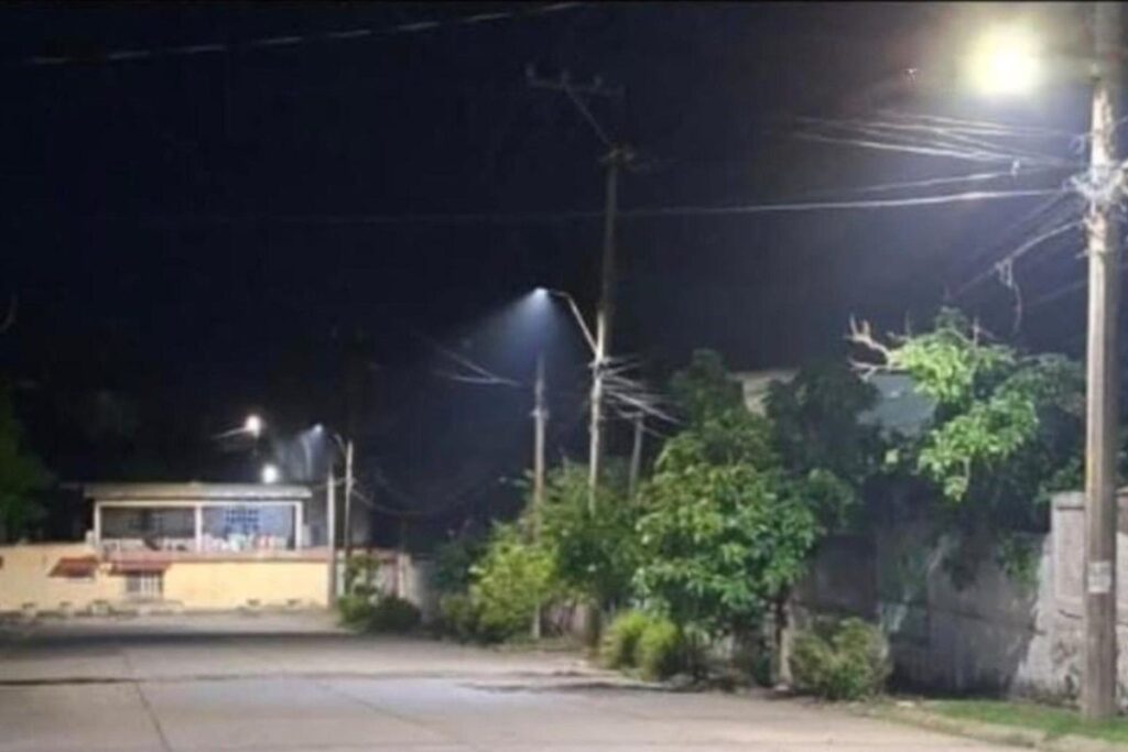 Elementos de seguridad en Cerro Azul tras los ataques armados donde tres personas fueron ejecutadas en distintos hechos.