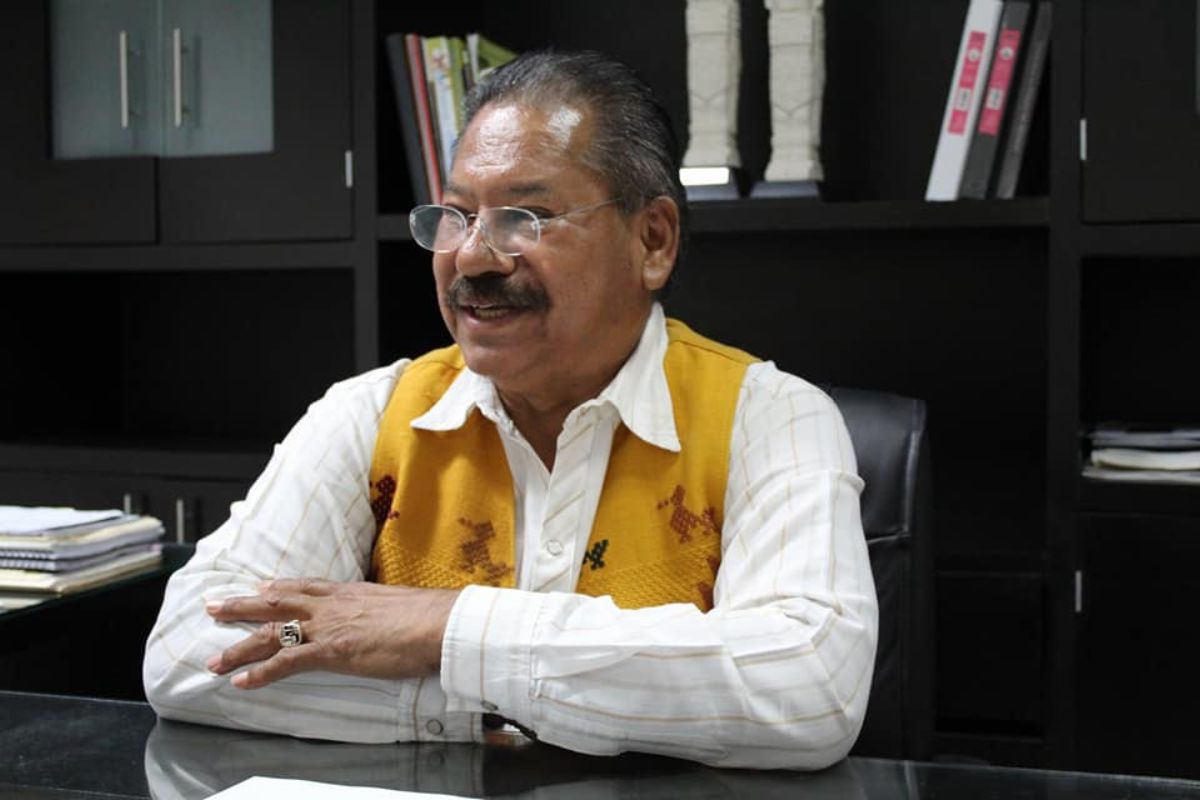 Arturo Herviz Reyes, ex senador y fundador del PRD en Veracruz, durante un acto político en Ángel R. Cabada.