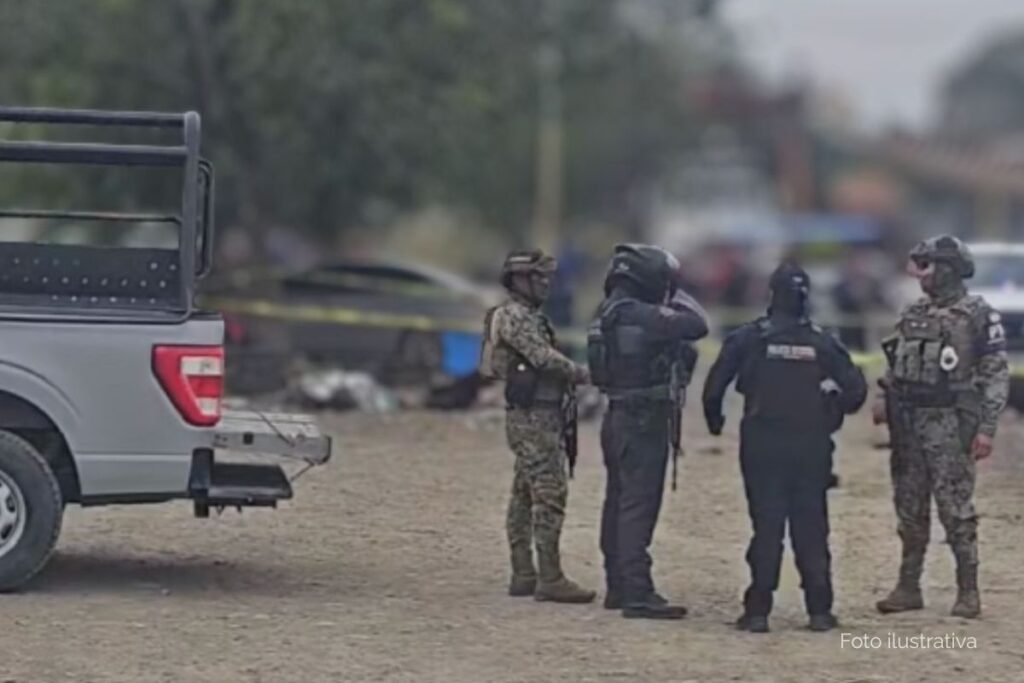 Patrullas y taxi número 67 tras ataque armado en el ejido Pueblo Nuevo de Álamo, Veracruz.