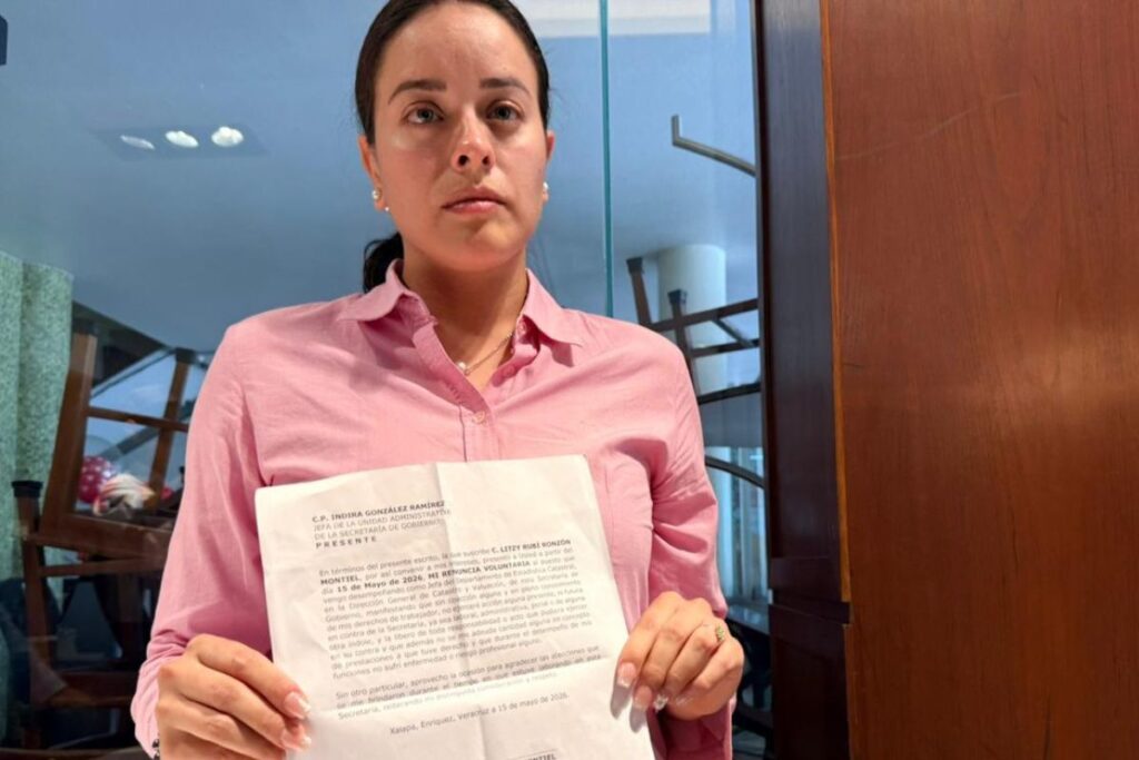 Litzy Rubí Ronzón Montiel denuncia presión para firmar renuncia en oficinas de Catastro Veracruz.
