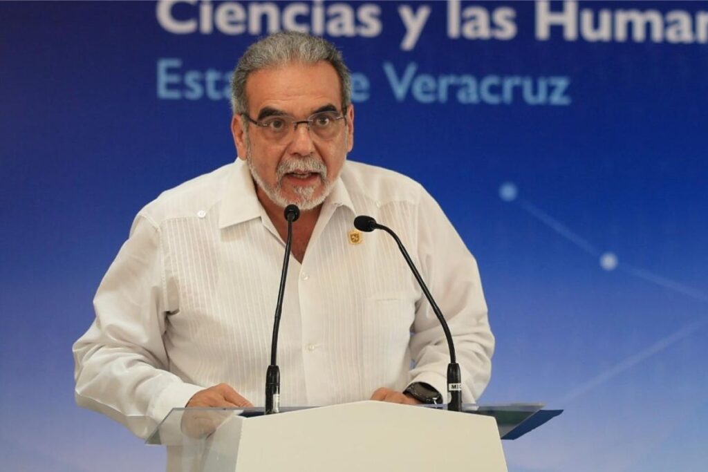Martín Aguilar Sánchez informa que la UV no adelantará vacaciones en Veracruz.