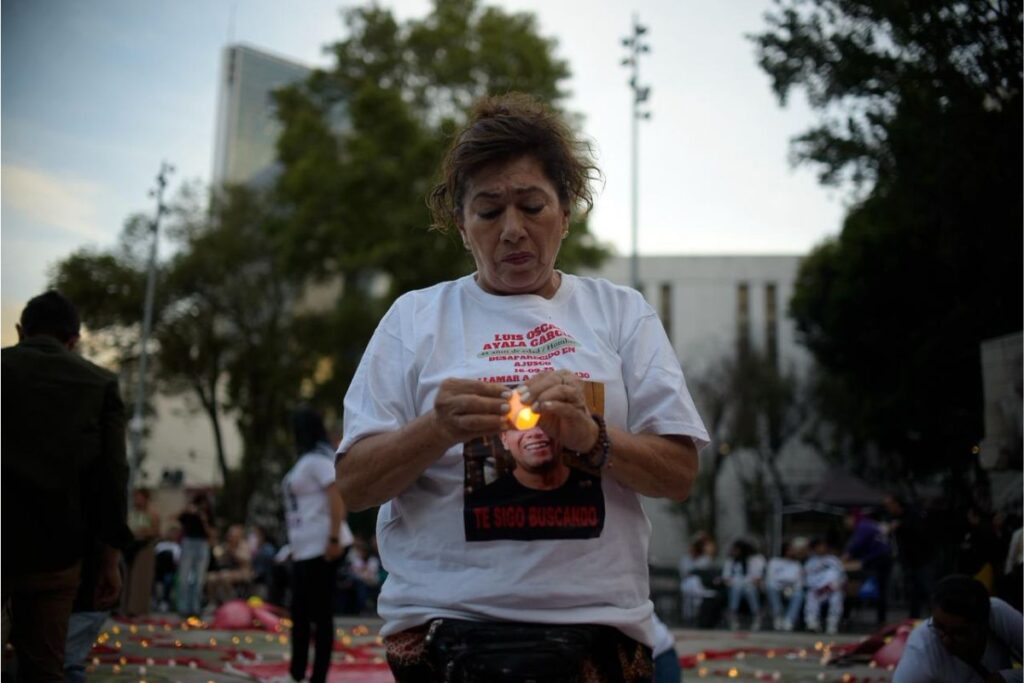 Madres buscadoras marchan el 10 de mayo para exigir la localización de personas desaparecidas en México.